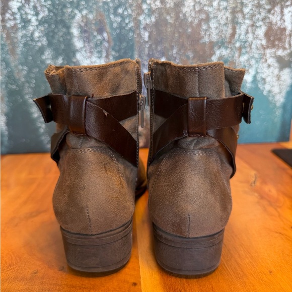 Joe Boxer 2016 Women August Brown Suede Ankle Bootie size 7 - Picture 4 of 14